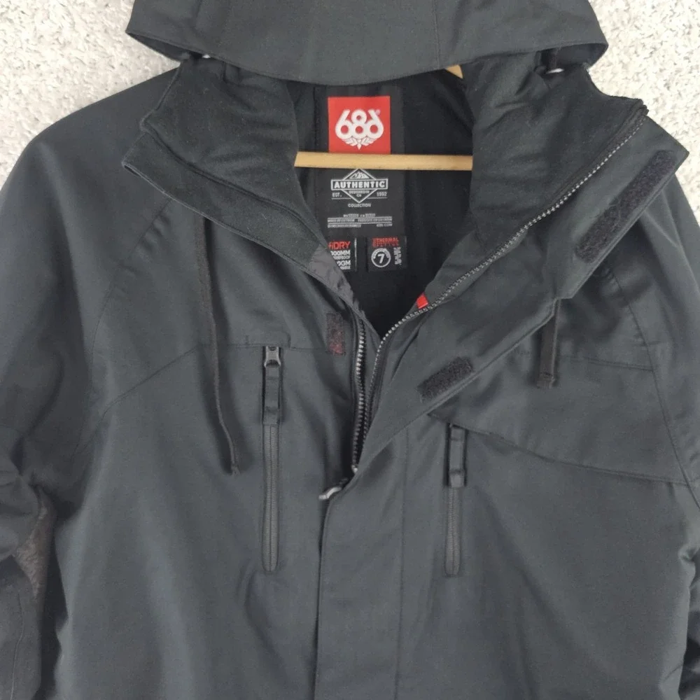686 Michael Akira West Snowboard Jacket Men M Hooded Insulated 10000mm 10000GM